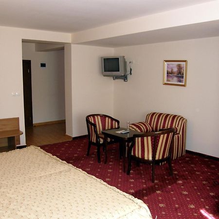 Hotel Center Априлці Екстер'єр фото