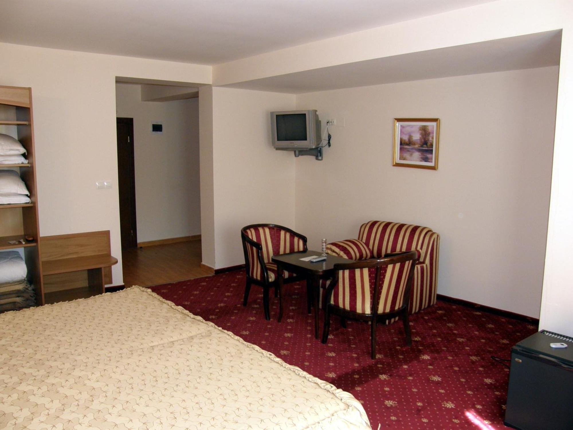 Hotel Center Априлці Екстер'єр фото