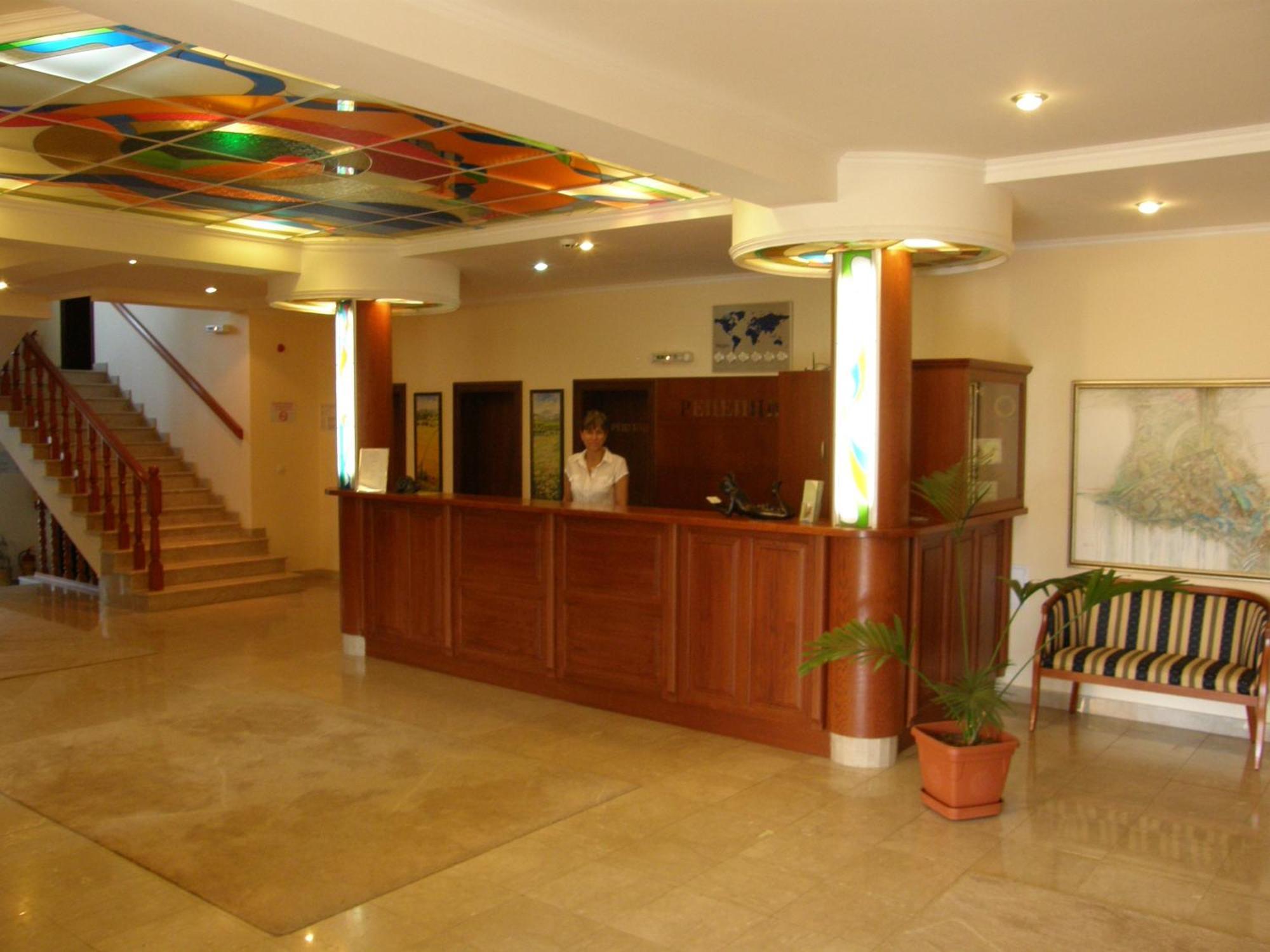 Hotel Center Априлці Екстер'єр фото