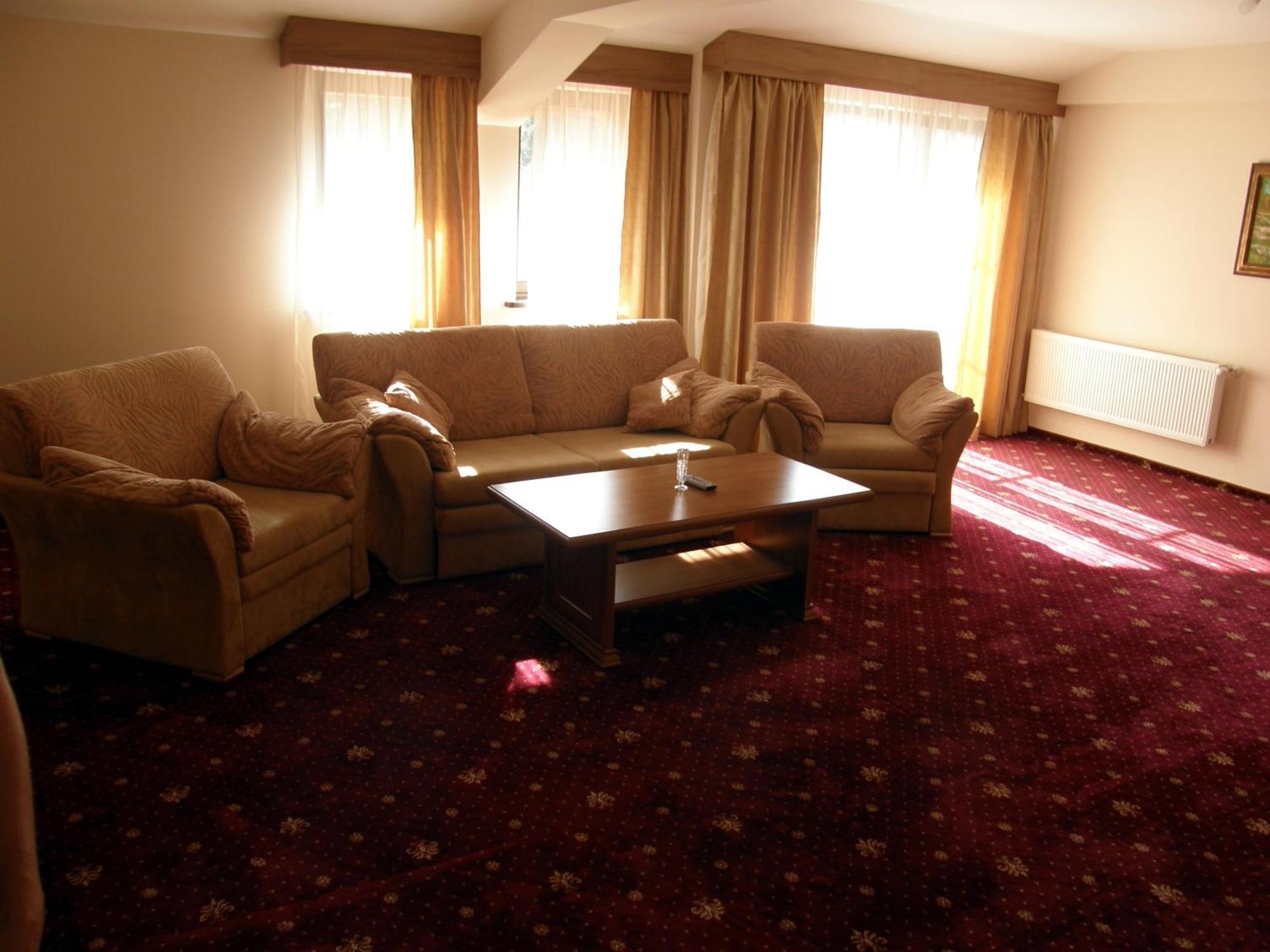 Hotel Center Априлці Екстер'єр фото