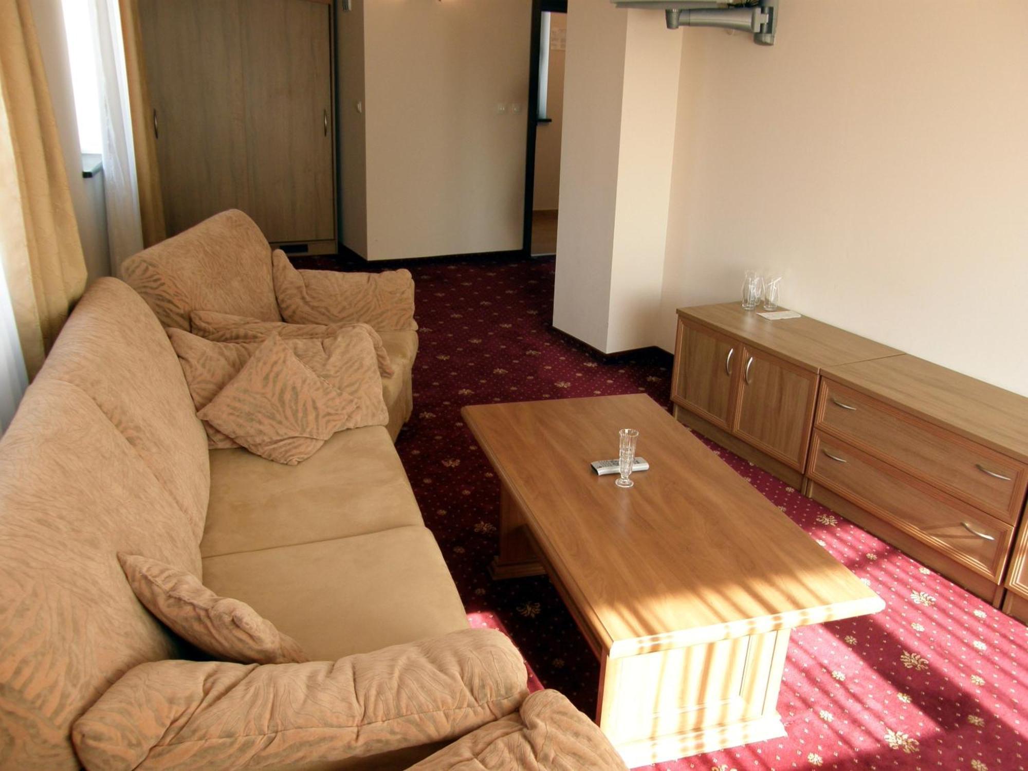 Hotel Center Априлці Екстер'єр фото