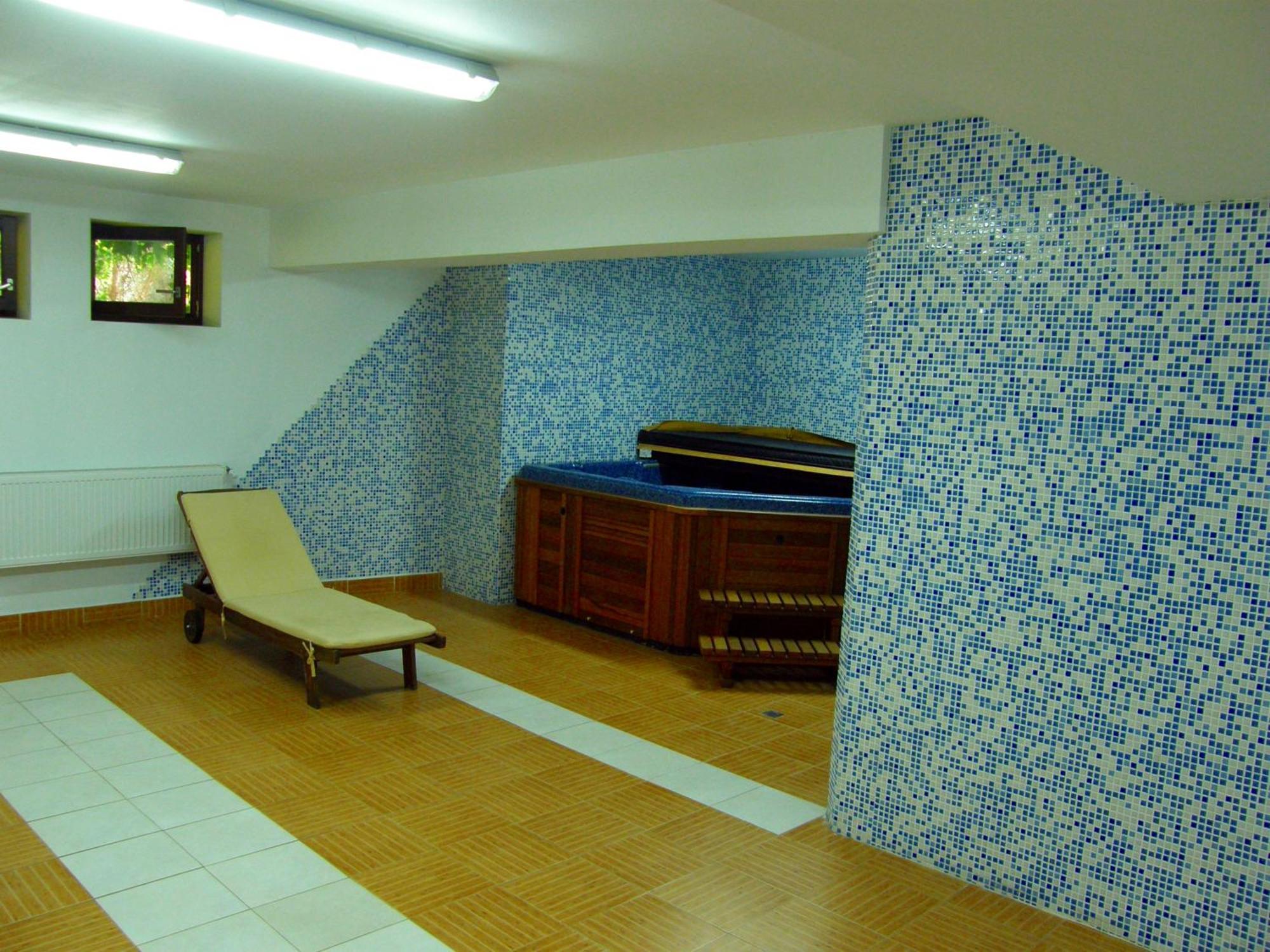 Hotel Center Априлці Екстер'єр фото